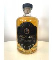 Whisky z logo w niskiej butelce